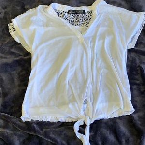 Cute lace crop top w knot tie in front
